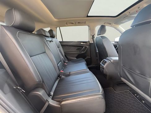 Used 2022 Volkswagen Tiguan SE w/ Panoramic Sunroof Package FWD image 48