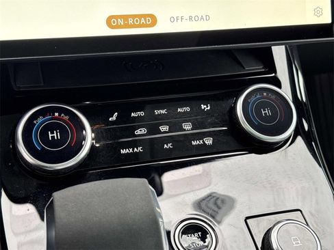 Used 2023 Land Rover Range Rover Sport SE image 26