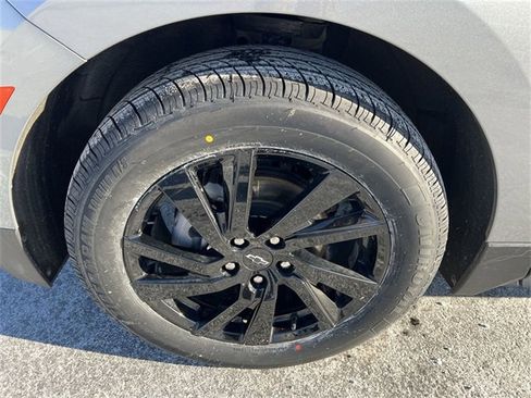 Certified 2024 Chevrolet Equinox LS w/ LS Convenience Package image 17
