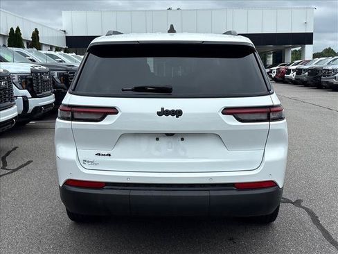 Used 2023 Jeep Grand Cherokee L Altitude AWD/4WD image 5