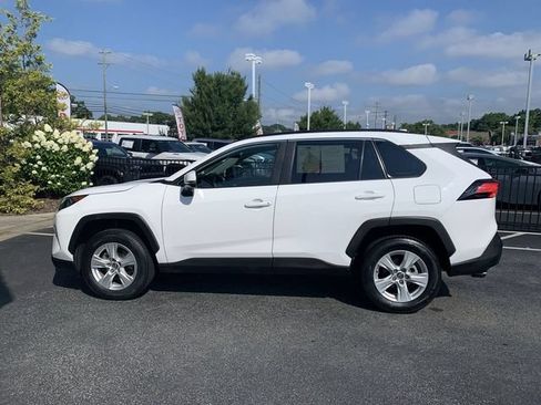 Used 2021 Toyota RAV4 XLE AWD/4WD image 5