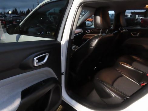 Used 2022 Jeep Compass Latitude image 19