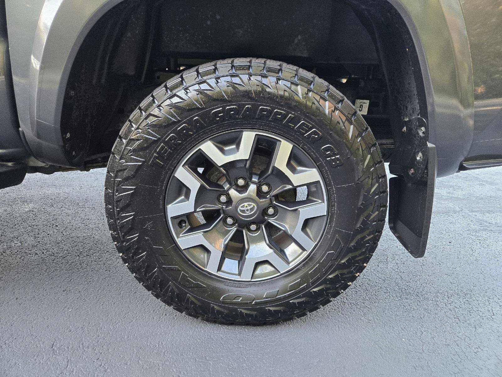 Used 2021 Toyota Tacoma SR5 AWD/4WD image 10