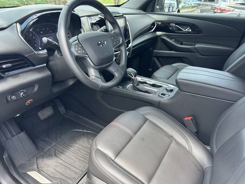 Used 2023 Chevrolet Traverse RS FWD image 28