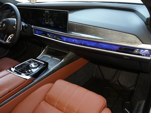 Used 2023 BMW 760i xDrive 760i xDrive w/ Executive Package image 11