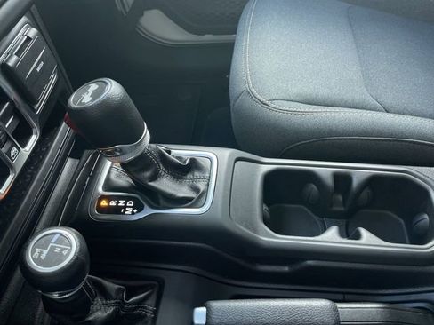 Used 2025 Jeep Wrangler Unlimited Sahara AWD/4WD image 19