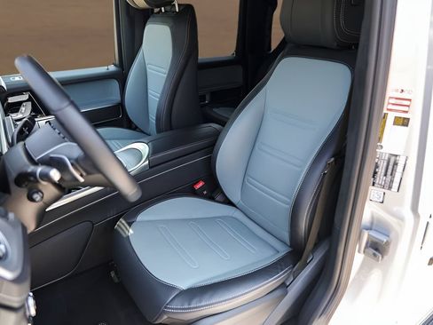 Used 2025 Mercedes-Benz G 550 image 7