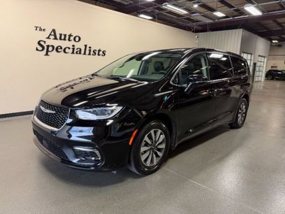 Used 2024 Chrysler Pacifica Limited