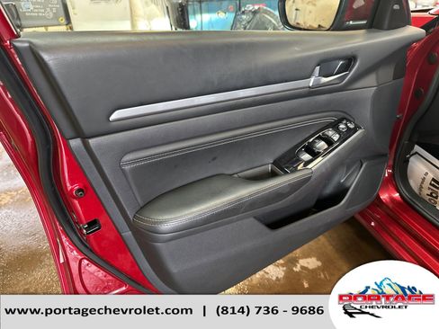Used 2023 Nissan Altima 2.5 SV w/ SV Premium Package image 11