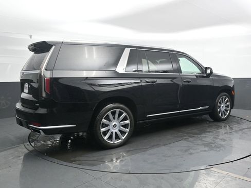 Used 2024 Cadillac Escalade ESV Premium Luxury Platinum image 3