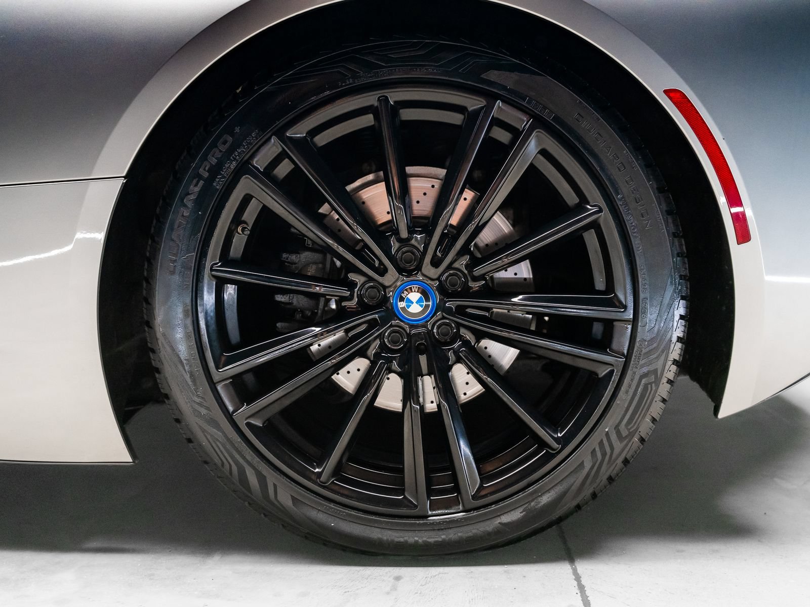 Used 2019 BMW i8 Roadster AWD/4WD image 32