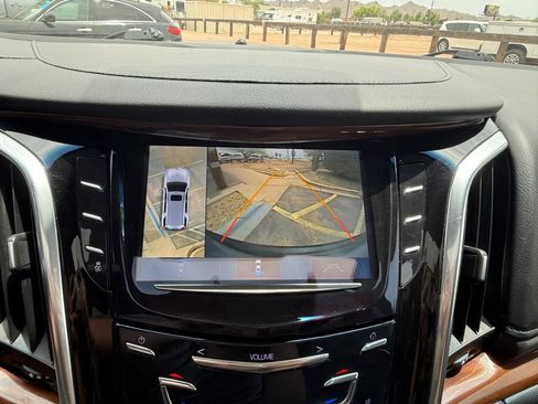 Used 2019 Cadillac Escalade ESV Luxury AWD/4WD image 14