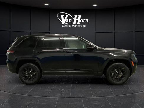 New 2026 Jeep Grand Cherokee Altitude image 2