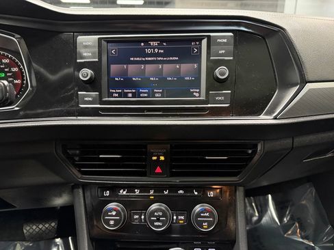 Used 2020 Volkswagen Jetta SE w/ SE Cold Weather Package FWD image 24