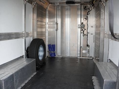 Used 2024 Chevrolet Brightdrop 400 w/ Commercial Equipment Package AWD/4WD image 16