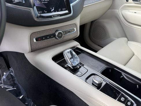 Used 2022 Volvo XC90 T8 Inscription image 13