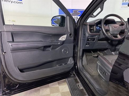 Used 2023 Ford Expedition Limited image 29