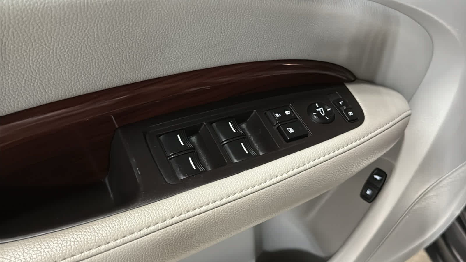 Used 2016 Acura MDX SH-AWD image 23