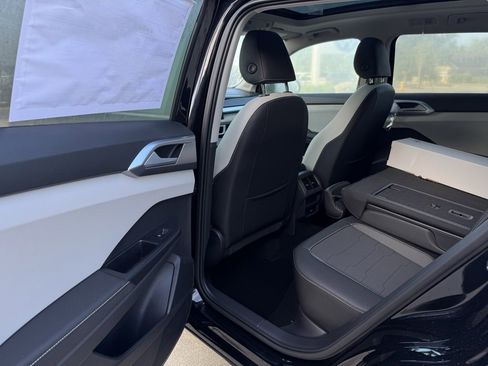 New 2025 Volkswagen Taos SE image 21