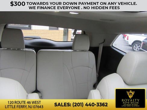 Used 2019 Buick Enclave Essence w/ LPO, Sport Appearance Package image 11