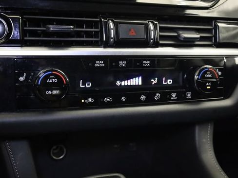 Used 2025 Nissan Pathfinder SV AWD/4WD image 23