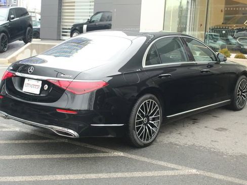 Used 2025 Mercedes-Benz S 580 4MATIC Sedan image 2
