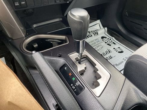 Used 2018 Toyota RAV4 XLE image 18