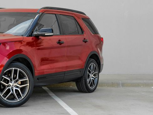 Used 2017 Ford Explorer Sport w/ Equipment Group 401A image 9