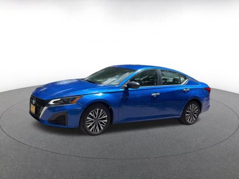 Used 2025 Nissan Altima 2.5 SV FWD image 8