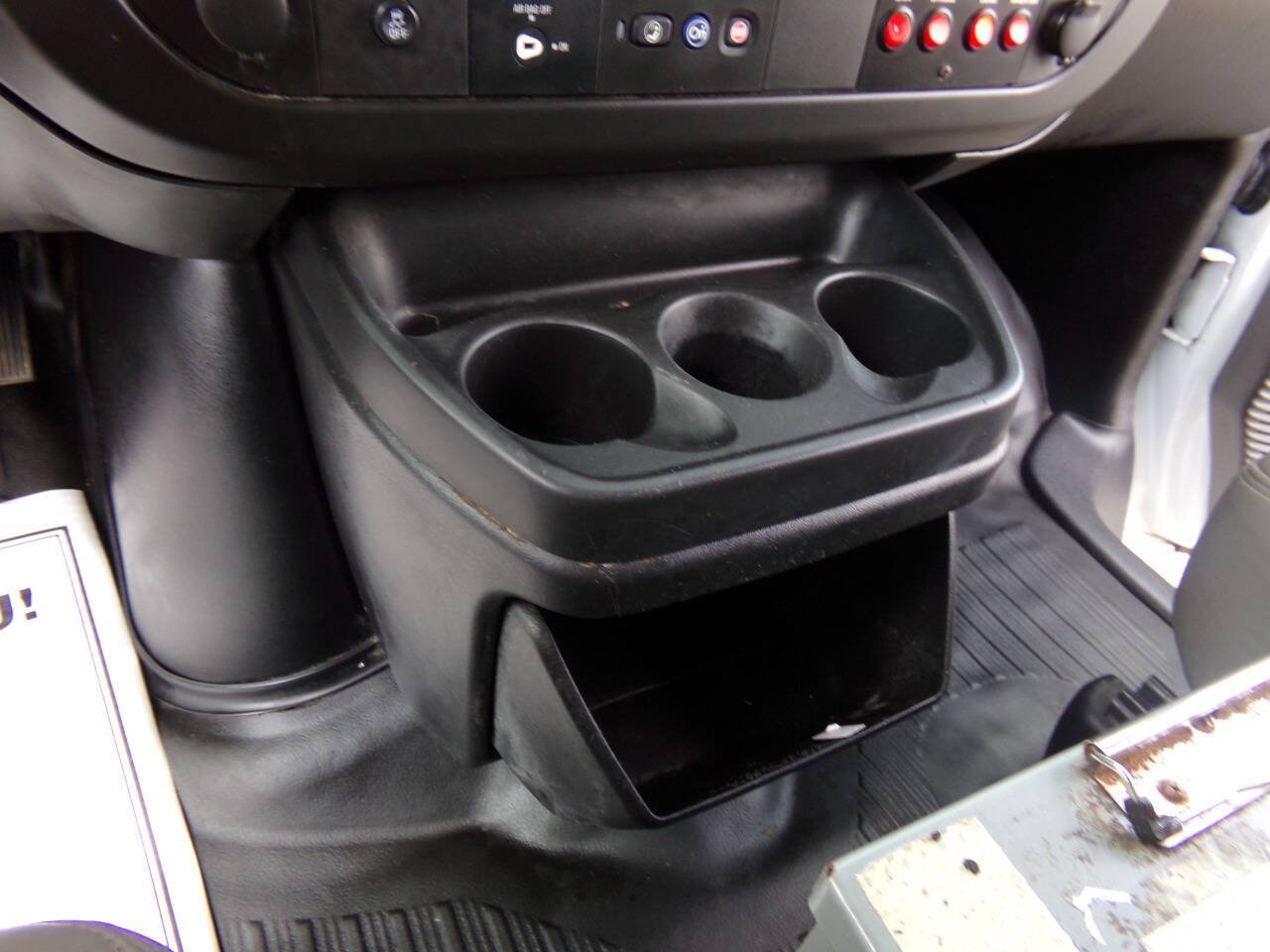Used 2015 Chevrolet Express 2500 RWD image 31