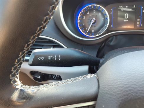 Used 2022 Chrysler Voyager LX image 20