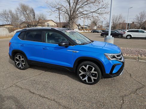 Used 2023 Volkswagen Taos SEL AWD/4WD image 2