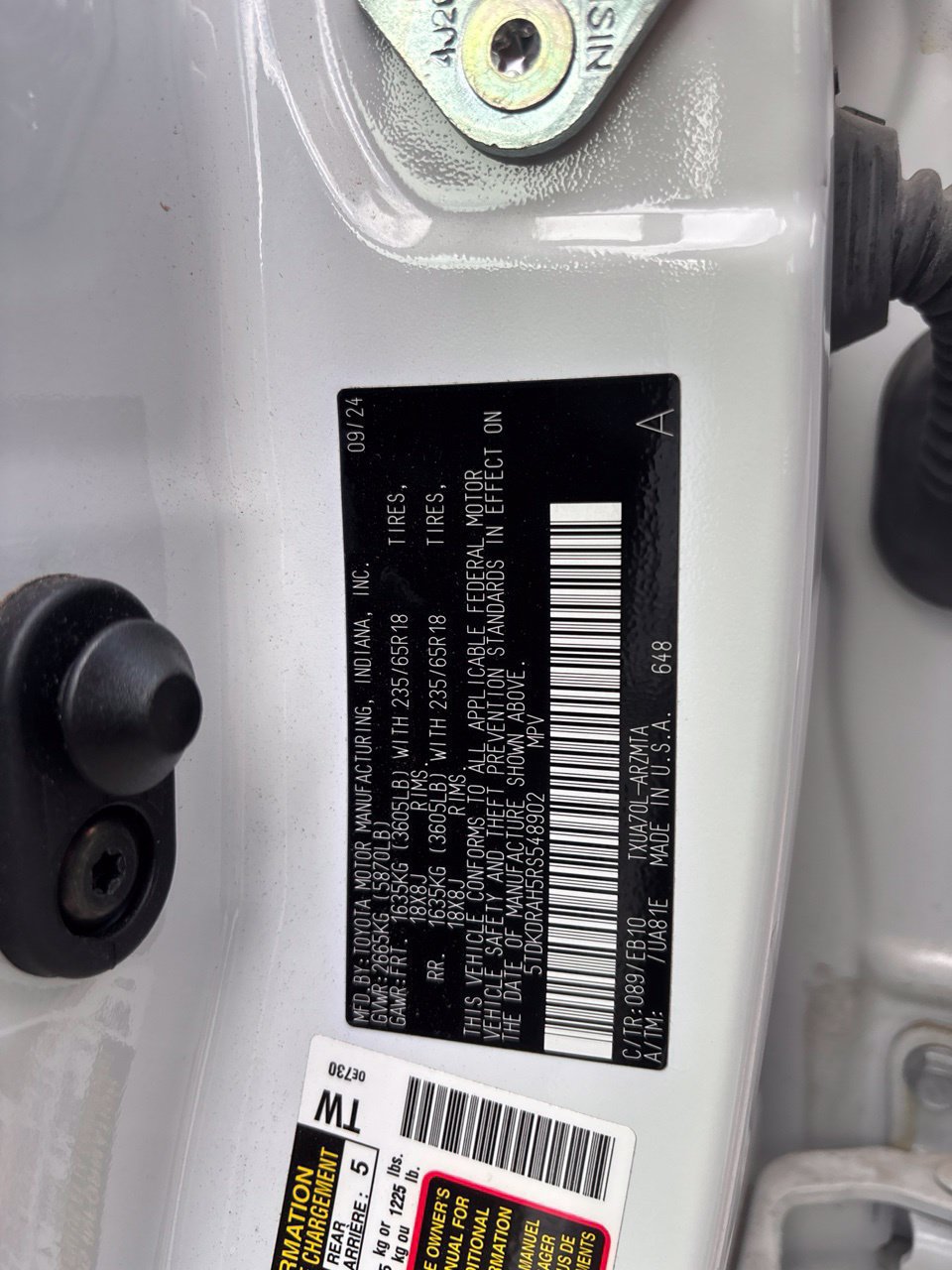 Used 2024 Toyota Highlander XLE FWD image 7