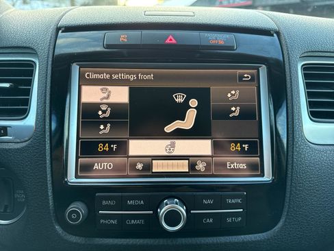 Used 2011 Volkswagen Touareg Hybrid image 51