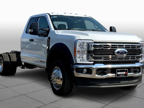 New 2025 Ford F450 XLT image 2