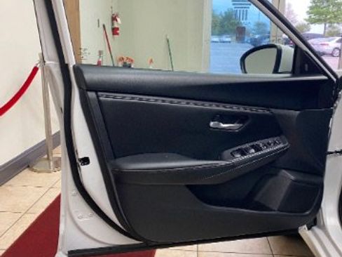 Used 2025 Nissan Sentra SV image 15