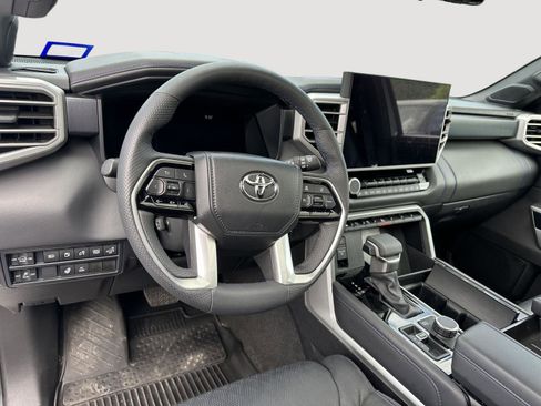 Used 2025 Toyota Sequoia Platinum AWD/4WD image 11