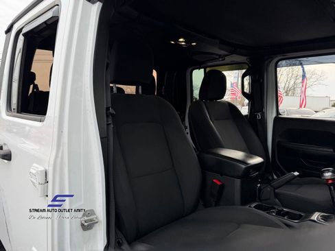 Used 2020 Jeep Gladiator Sport w/ Quick Order Package 23S image 12