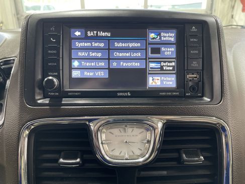 Used 2015 Chrysler Town & Country Limited Platinum image 26