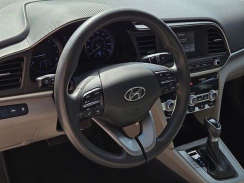 Used 2020 Hyundai Elantra SE FWD image 22