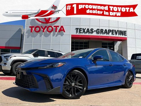 Used 2025 Toyota Camry SE image 1