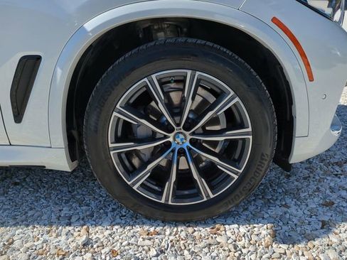 Used 2021 BMW X5 xDrive40i w/ M Sport Package image 11