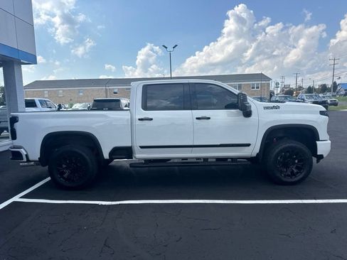 Used 2025 Chevrolet Silverado 2500 High Country w/ High Country Premium Package AWD/4WD image 5