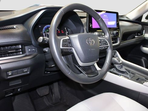 Certified 2024 Toyota Grand Highlander AWD image 16