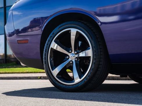 Used 2013 Dodge Challenger R/T image 36