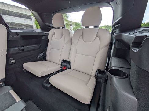 New 2026 Volvo XC90 B6 Plus w/ Protection Package Premier AWD/4WD image 17