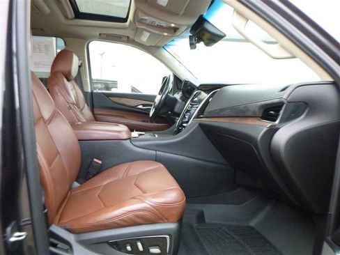 Used 2017 Cadillac Escalade Premium Luxury image 10