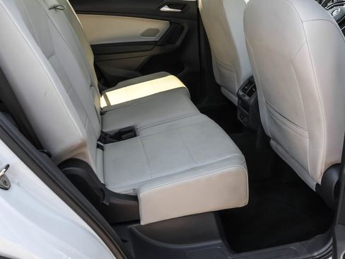 Used 2019 Volkswagen Tiguan SE FWD image 32