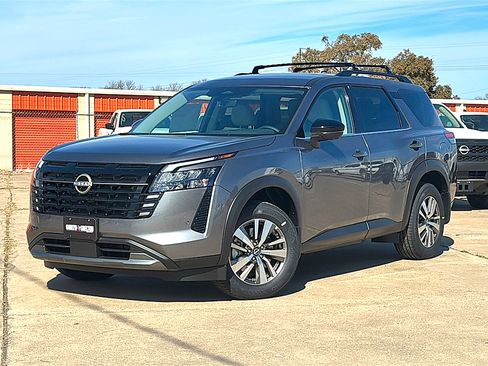 New 2026 Nissan Pathfinder SL image 2