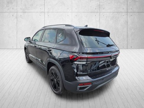 New 2026 Volkswagen Taos SE FWD image 3